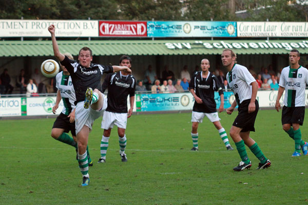 s.v.v. Scheveningen - SC Genemuiden (Foto Helmich Lubberts).